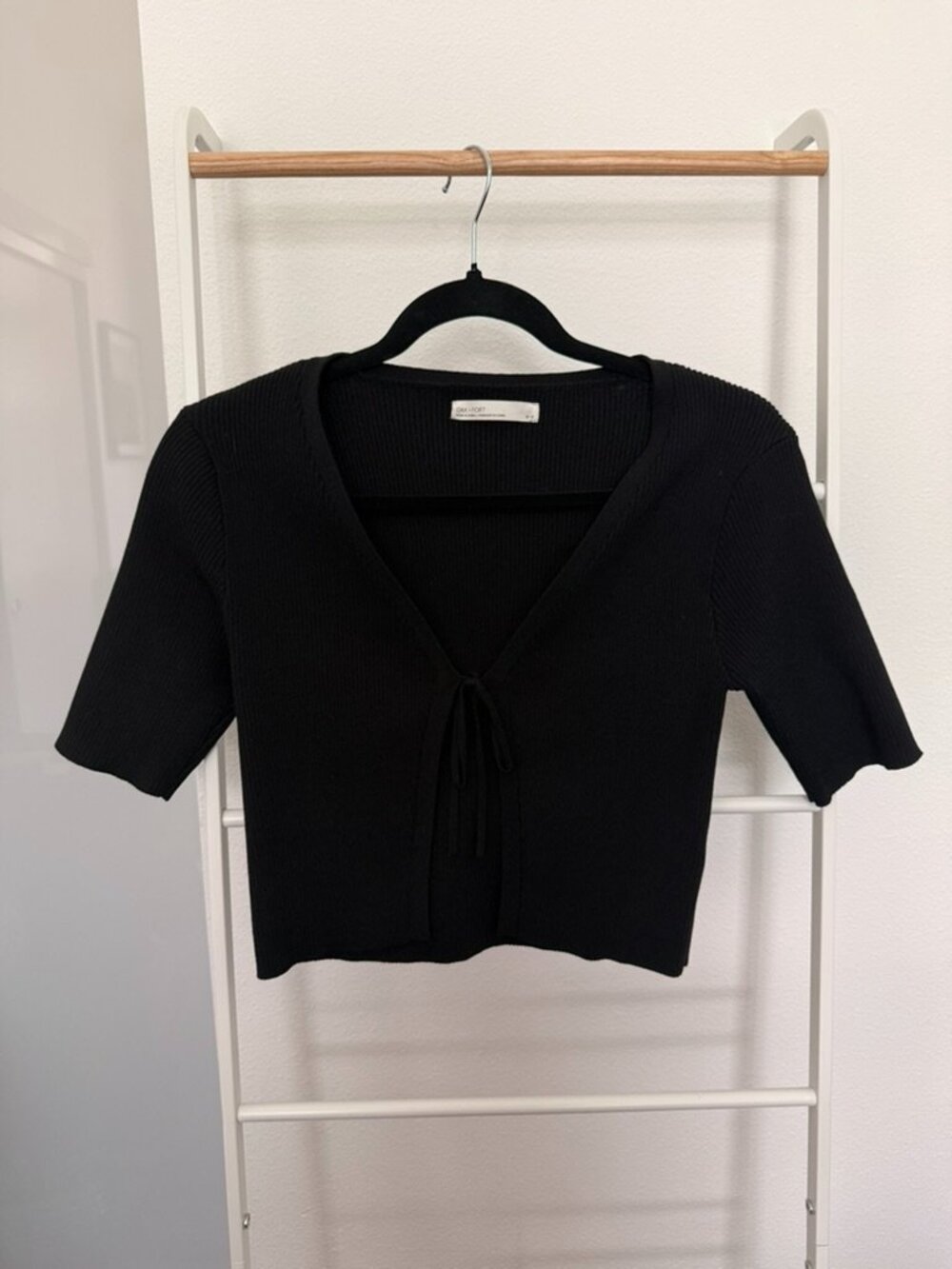 Oak and Fort Cropped Open Front Short Sleeve Ribbed Cardigan Black - Picture 5 of 7